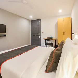 Super Townhouse Near Appu Ghar Hotel